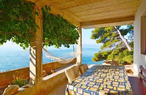 Gdinj House | House Slavka: Oceanfront Retreat for Families