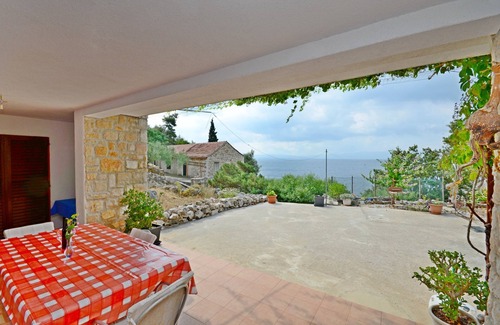 Gdinj House | Oceanfront House Slavka: Rated 10/10 in Gdinj, Hvar