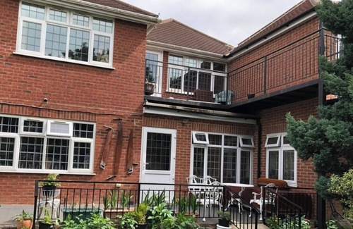 High Wycombe House | Cozy 1-Bed Unit Near Hellfire Caves with Great Amenities