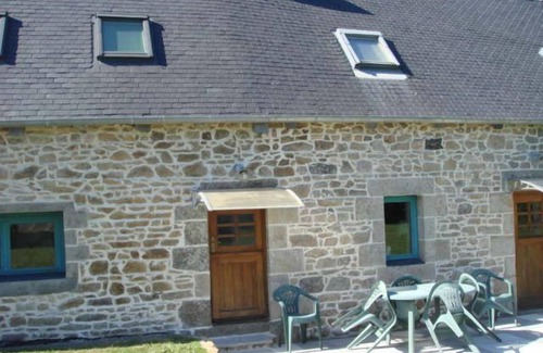 Kerien House | Inviting 2-Bed House with Log Burner in Kerien for Families
