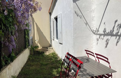 La Rochelle House | Beautiful Oceanfront House with Stunning View & Great Amenities