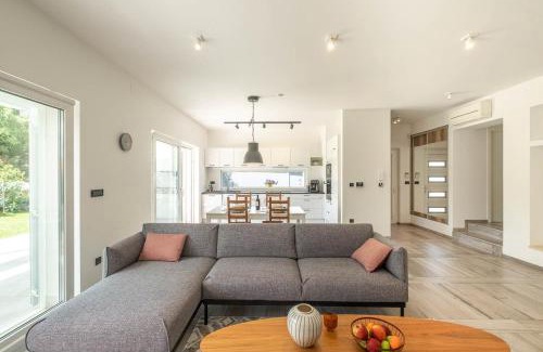 Vintijan House | House Sparrow: Family-Friendly Escape with 9.3/10 Rating