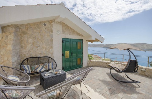 Miskovici House | Oceanfront Getaway at House Srećko - Miskovici Awaits