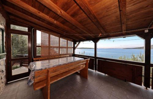Tkon House | Experience House Starfish: Pet-Friendly Oceanfront Retreat