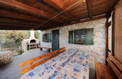 Tkon House | Experience House Starfish: Pet-Friendly Oceanfront Retreat