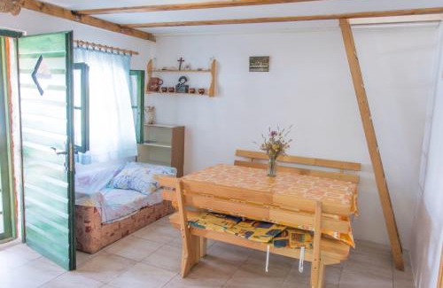 Tkon House | Experience House Starfish: Pet-Friendly Oceanfront Retreat