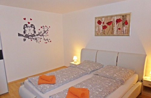 Starnberg House | House Starnberg: Ideal 6-Room Retreat with Garden Access