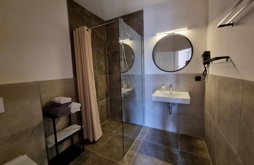 Muritz House | Experience Comfort in the Superior Ensuite with Garden View