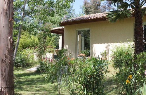 Cargese House | Tranquil Retreat: Nature-Filled T2 Near the Beach