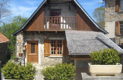 Arrien-en-Bethmale House | Relax at House T3: Lake View, Pool & Spa near Saint-Girons