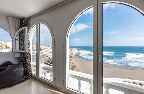 Telde Villa | Oceanview Retreat with Golf, Pool & Free Wifi Awaits You!