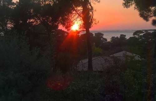 Pyla-sur-Mer House | Tranquil Oceanfront Retreat with Spa and Breakfast Options