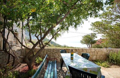 Borak House | Discover House Tina: Family-Friendly Retreat with 9.9/10 Rating