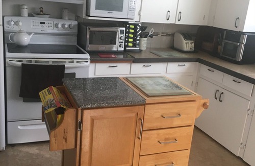 Okanagan-Similkameen House | Sunny Okanagan Valley Retreat with Pet-Friendly Amenities