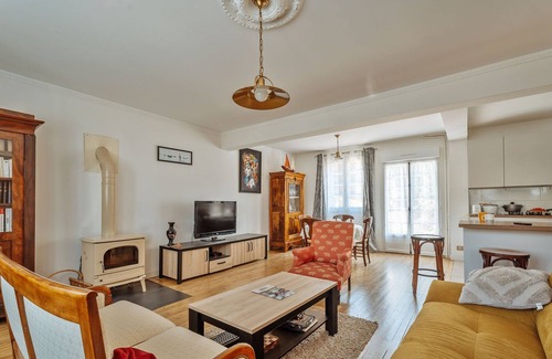 La Cite House | Cozy House Ty-Matelot D'aleth: Steps from the Water