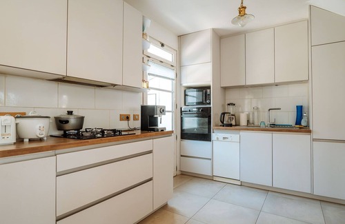 La Cite House | Cozy House Ty-Matelot D'aleth: Steps from the Water