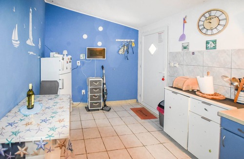 Tkon House | Oceanfront House Vagabond: Family-Friendly Getaway in Tkon