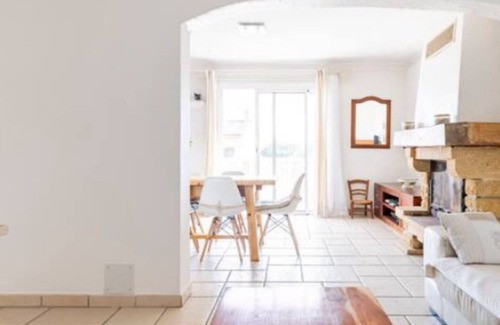 Roquebrune-sur-Argens Villa | Discover ROQUEBRUNE SUR ARGENS: Oceanfront Villa Retreat