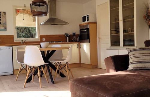 Pont-Saint-Esprit House | Stylish 3-Room Villa with Private Pool & Spa - Guest Rated 9.8