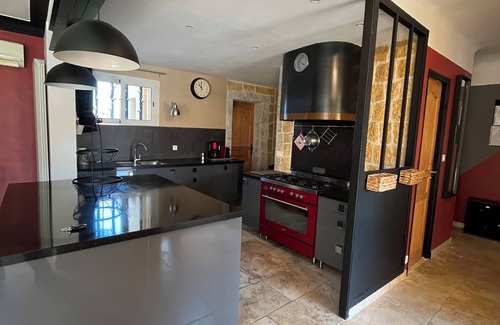 Arles House | Oceanfront Villa with Pool & Spa: Guest Rated 9.8/10