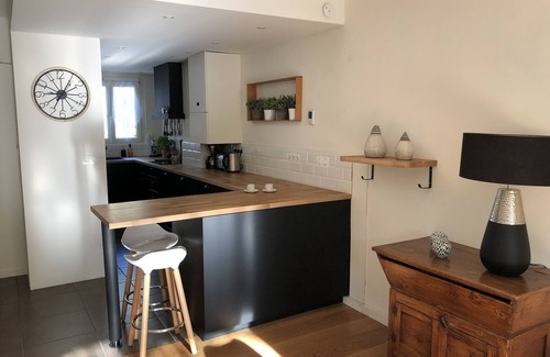 Aubagne House | Oceanfront Villa in Aubagne with Outstanding 9.8 Rating