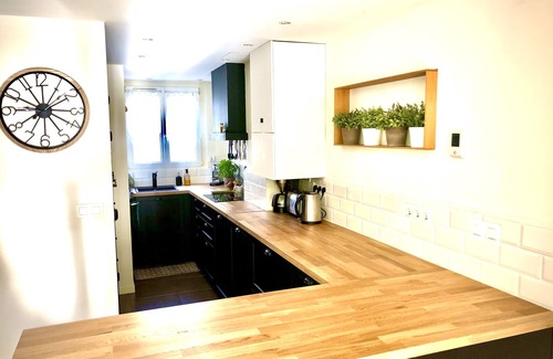 Aubagne House | Oceanfront Villa in Aubagne with Outstanding 9.8 Rating