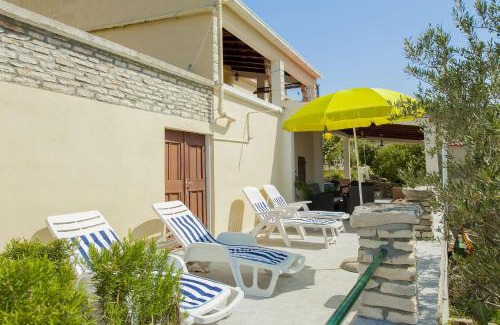 Vela Luka House | Villa Bistrana: Oceanfront Retreat Just 15m from the Sea