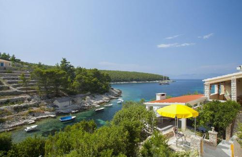 Vela Luka House | Villa Bistrana: Oceanfront Retreat Just 15m from the Sea