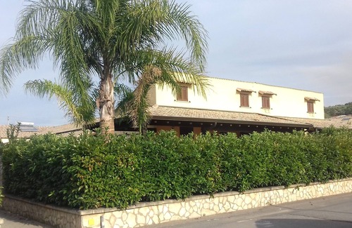 Piana Calzata Villa | Cozy Villa in Cefalù with Oceanfront Views and Pool