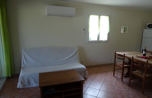 Auriac-du-Perigord House | Pet-Friendly Villa with Pool for 4-6 Guests, Rated 10/10