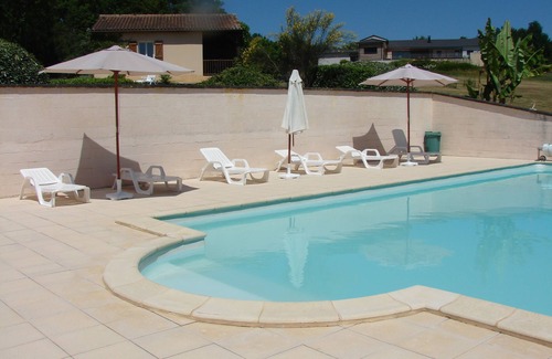 Auriac-du-Perigord House | Pet-Friendly Villa with Pool for 4-6 Guests, Rated 10/10