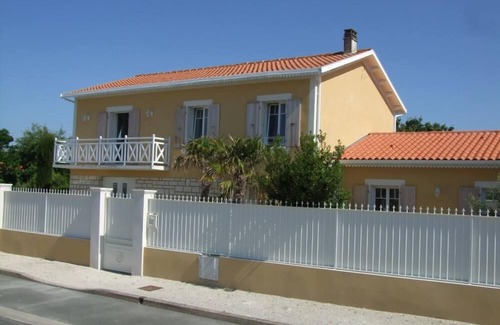 Port District House | Pet-Friendly Villa with Ocean View in Châtelaillon-Plage