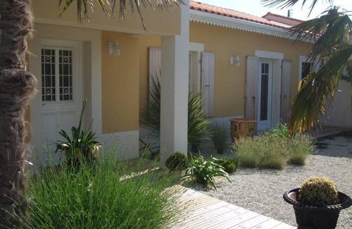 Port District House | Pet-Friendly Villa with Ocean View in Châtelaillon-Plage