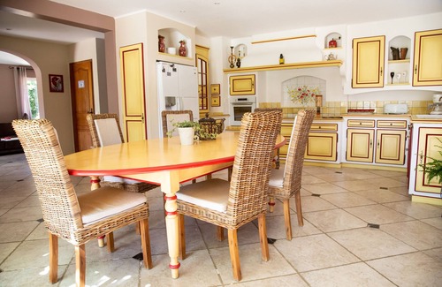 Malaucene House | Idyllic Villa in Malaucène with Ocean View & Private Pool