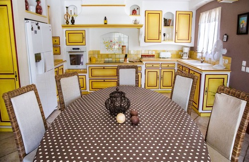 Malaucene House | Idyllic Villa in Malaucène with Ocean View & Private Pool
