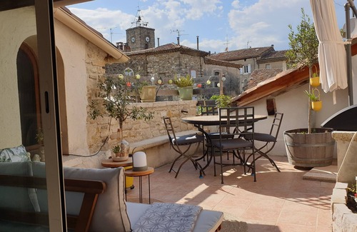 Brignon House | Inviting Villa in UZES with Pool and Spa Amenities