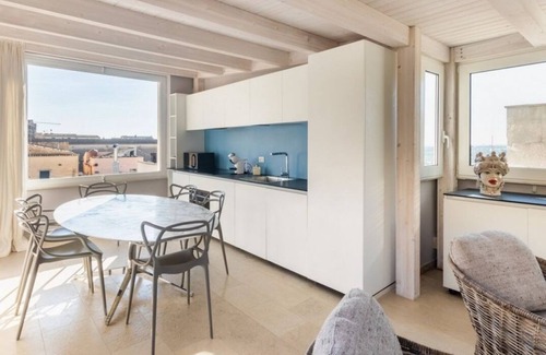 Noto Historic Centre Apartment | Elegant Terrazza di Erika - Family-Friendly 3 Bedroom Getaway