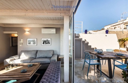 Noto Historic Centre Apartment | Elegant Terrazza di Erika - Family-Friendly 3 Bedroom Getaway