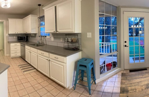 Johnson City House | Relaxing House with Spa & Outdoor Living, Rated 10/10