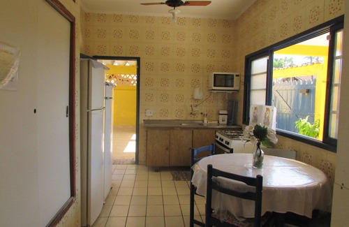 Balneario Gaivotas House | Relaxing House with Pool Steps from Seagull Beach - 9.8 Rated