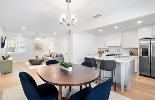 Northeast Dallas House | House-Walkable-2 BRMS-2 Kings-SMU-Downtown Dallas-Lake-Work-from-Home-Vacationnn