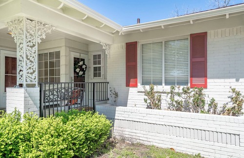 Northeast Dallas House | House-Walkable-2 BRMS-2 Kings-SMU-Downtown Dallas-Lake-Work-from-Home-Vacationnn