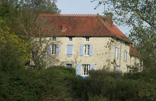 Saint-Aubin-de-Nabirat Villa | Enchanting House with Pool, Garden & Top Guest Rating
