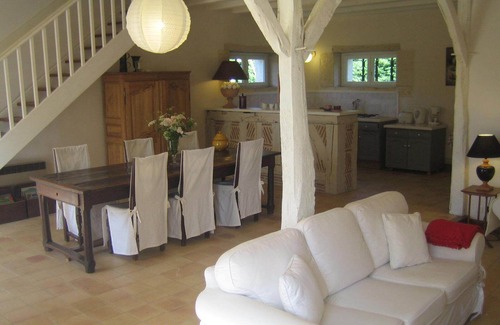 Saint-Jean-dEstissac House | Characterful House: Guest Rated 9.8 with Family Amenities