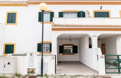 Manta Rota House | Pet-Friendly 2-Bedroom House with Patio by AlgarveManta