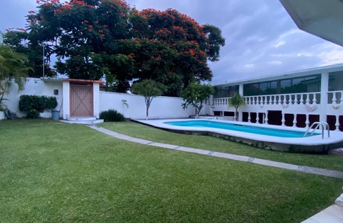 Palmira House | HOUSE WITH 4 BEDROOMS, FOR 8 PEOPLE, 4 BATHROOMS, 24 HOUR SECURITY, VERY CLOSE TO CUERNAVACA CENTER.