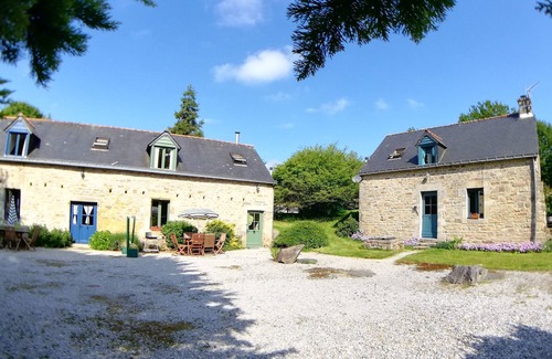 Ploerdut House | Inviting Home with Pool and Scenic Views for Families