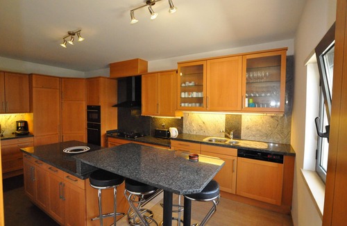 Silves House | Spacious 9-Bedroom House with Pool & Oceanfront Views
