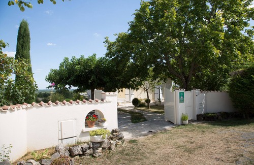 Loubers Villa | Tranquil Retreat with Pool in a Green Setting - 9.4/10 Rating