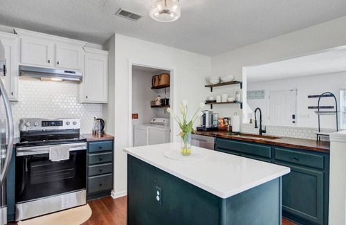 North Charleston House | Cozy House with Backyard near Charleston Naval Base